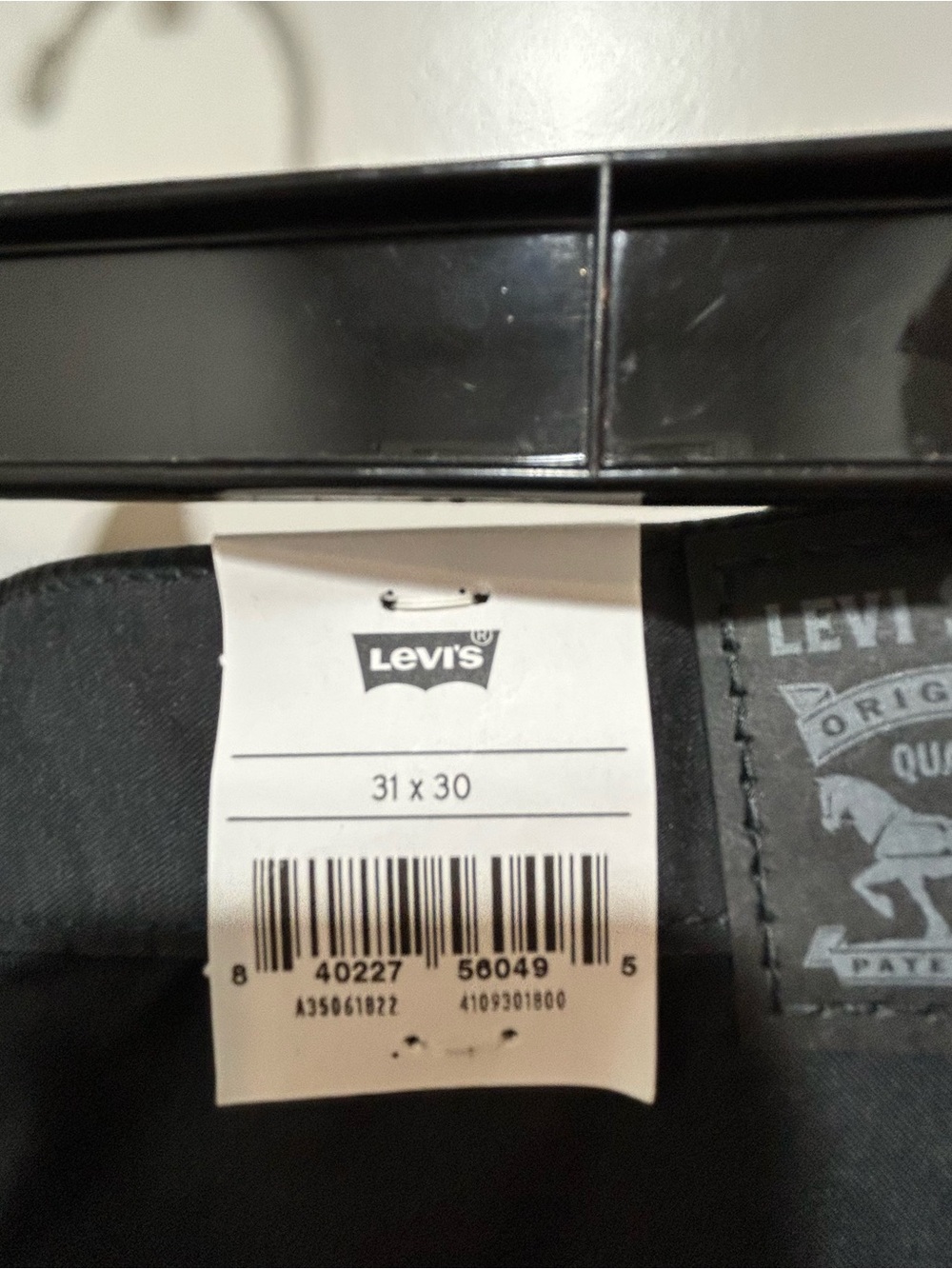 Levi’s NWT Women’s size 31x30 or 12 black high waisted momJeans 5 pockets - Picture 4 of 8